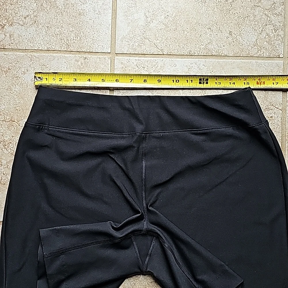 Lucy Tech Shorts - Picture 4 of 9